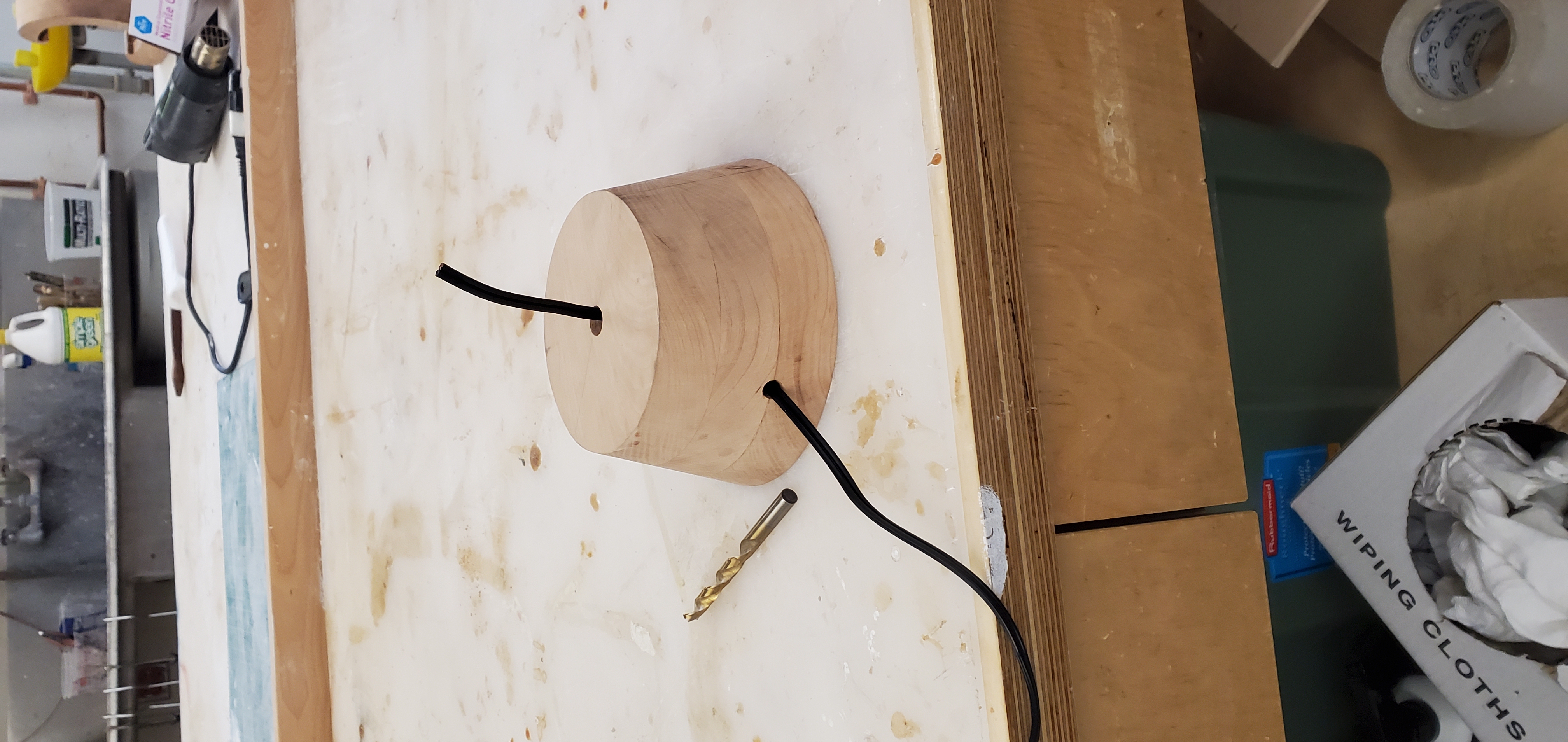 Lamp assembly on workbench